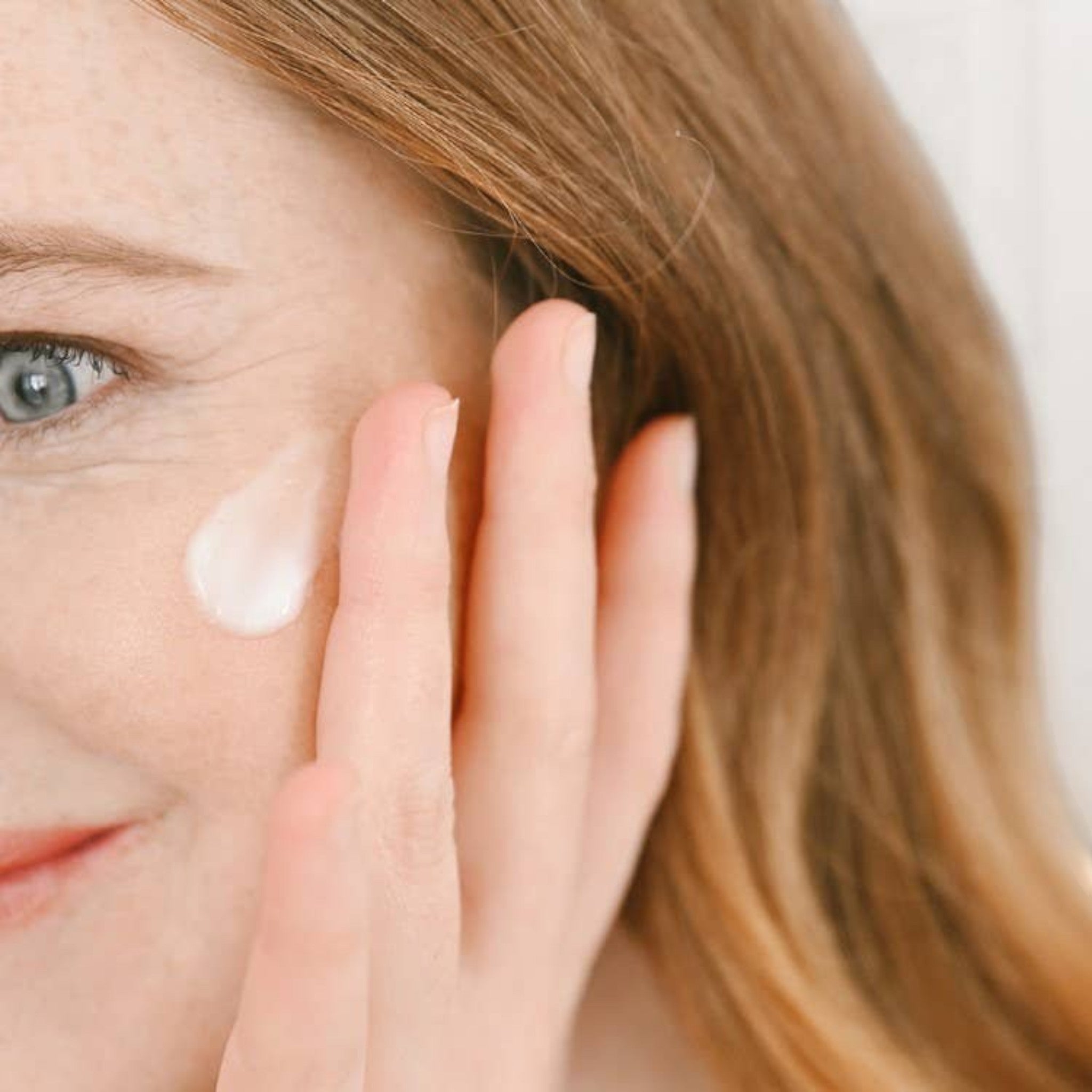 Creme Facial Nutritivo para Pele Seca com Amêndoas Doces, Karité e Cacau