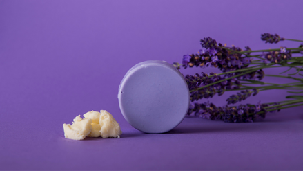 Condicionador Sólido de Lavanda com Manteiga de Karité — ambiente · HappySoaps