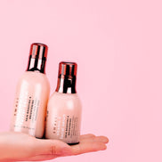 Aplicação do sérum facial de Vitamina C Nõma